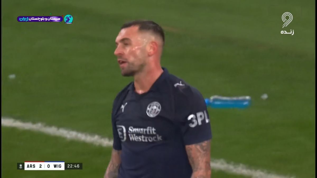 گل سوم آرسنال به ویگان (گل به خودی هانت)