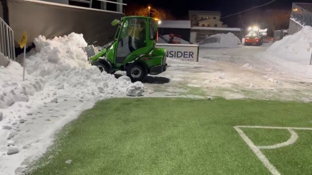 آماده سازی ورزشگاه پر از برف بودو گلیمت برای بازی با اینتر