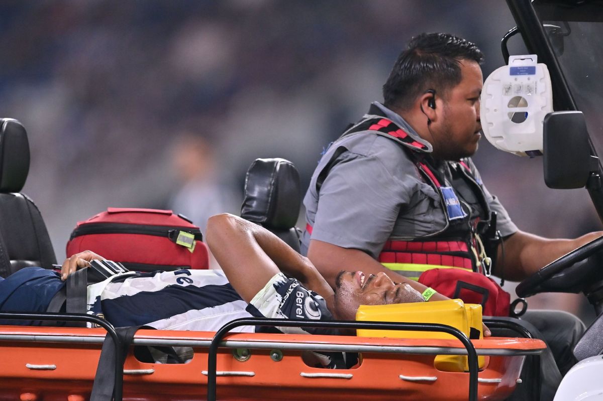 مصدومیت شدید ستاره سابق منچستریونایتد او را راهی بیمارستان کرد