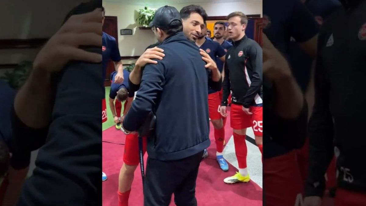 خوش‌آمدگویی شجاع و بقیه بازیکنان تراکتور به محمد ربیعی