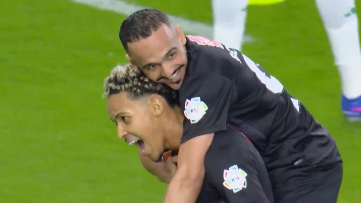 گل اول النجمه به الاهلی عربستان (لازارو)