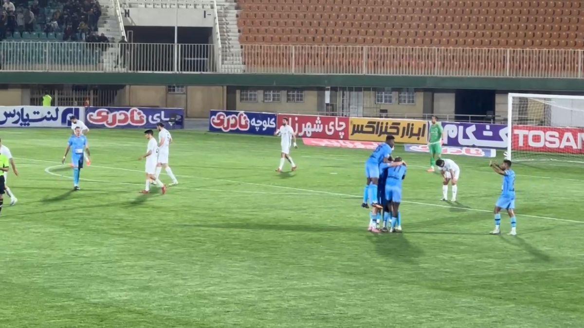 لحظه گل دوم تیم چادرملو مقابل گل گهر از زاویه دوربین فوتبالی