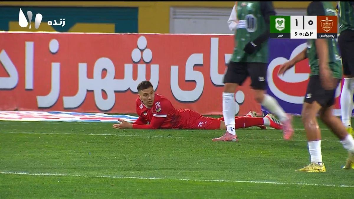 ضربه سرگیف به تیر دروازه خیبر خرم آباد برخورد کرد