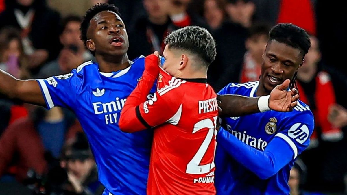 فیفا در مسیر قانون‌گذاری جدید؛ پوشاندن دهان برای فحاشی هم محرومیت دارد