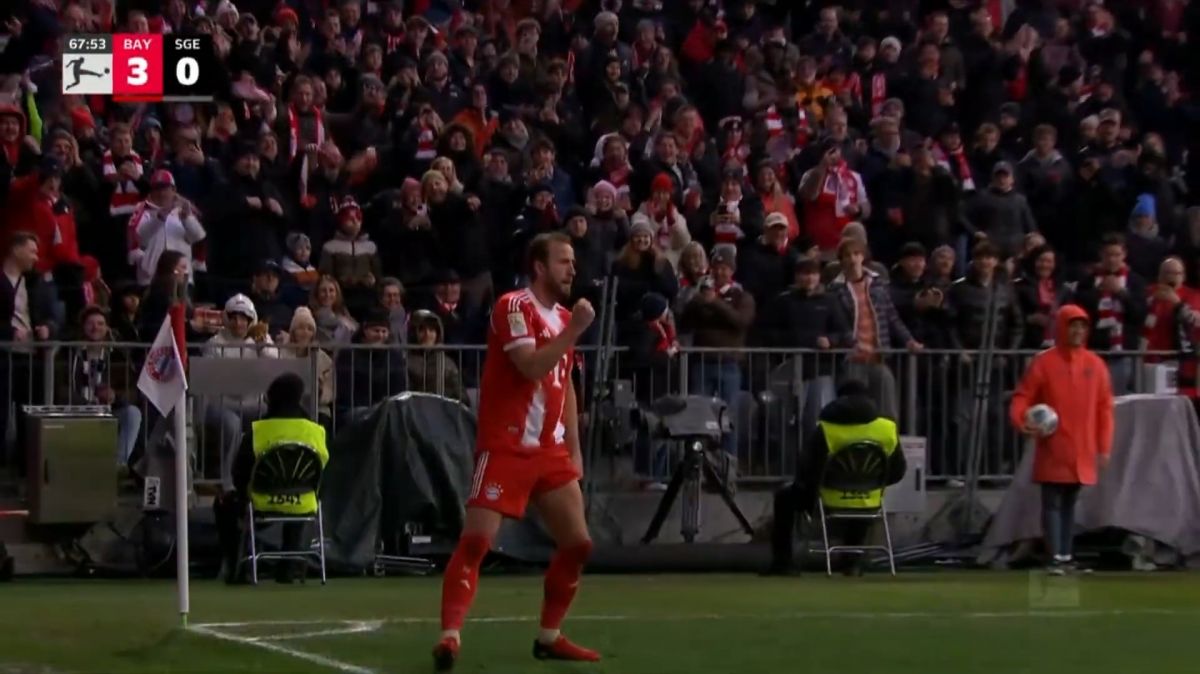 گل سوم بایرن مونیخ به اینتراخت فرانکفورت (دبل هری کین)