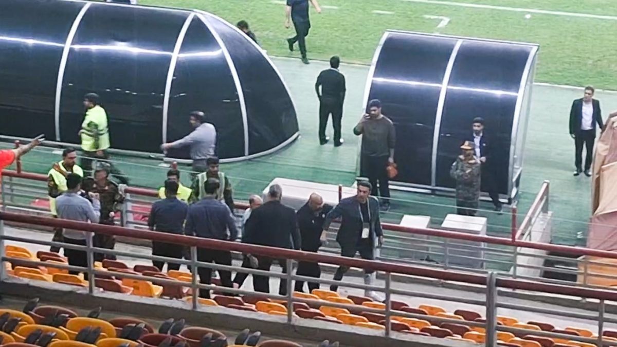 گل لحظه آخر فولاد و درگیری شدید سرپرست ذوب آهن با هواداران فولاد