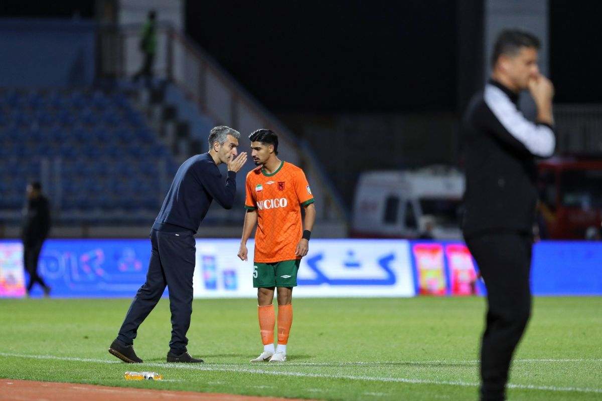 جباری: به بعضی‌ها در نشست خبری خیلی خوش می‌گذرد و از خودشان تعریف می‌کنند!