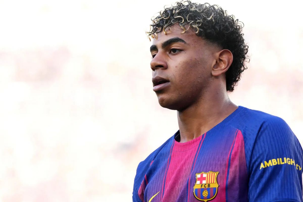 واکنش فلیک به عصبانیت یامال هنگام تعویض