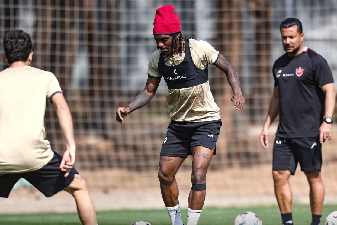 عصبانیت تیوی بیفوما؛ باور کنید به من پاس نمی‌دهند!