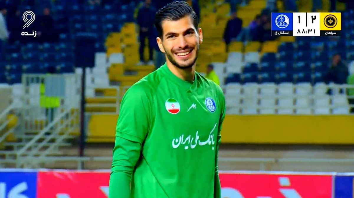 مهار پنالتی ریکاردو آلوز توسط دروازه‌بان استقلال خوزستان
