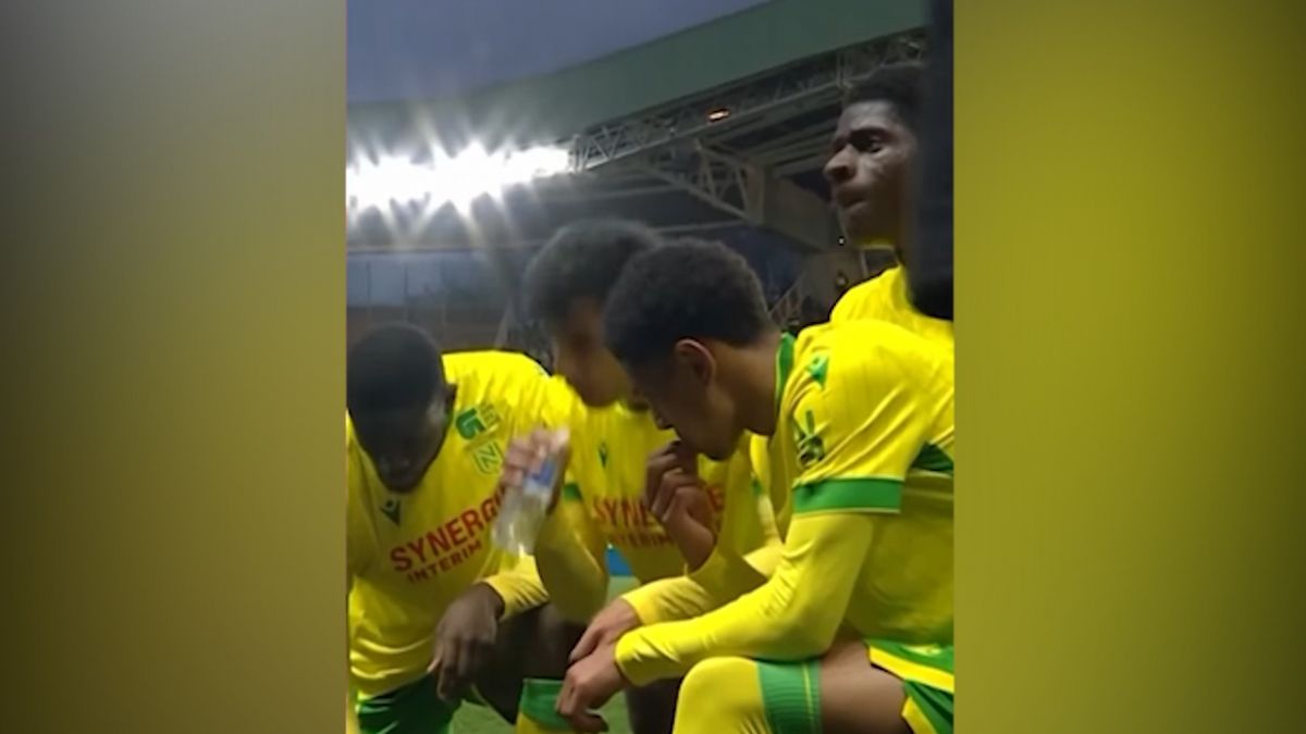 مصدومیت نمایشی؛ فرصتی برای افطار بازیکنان روزه‌دار