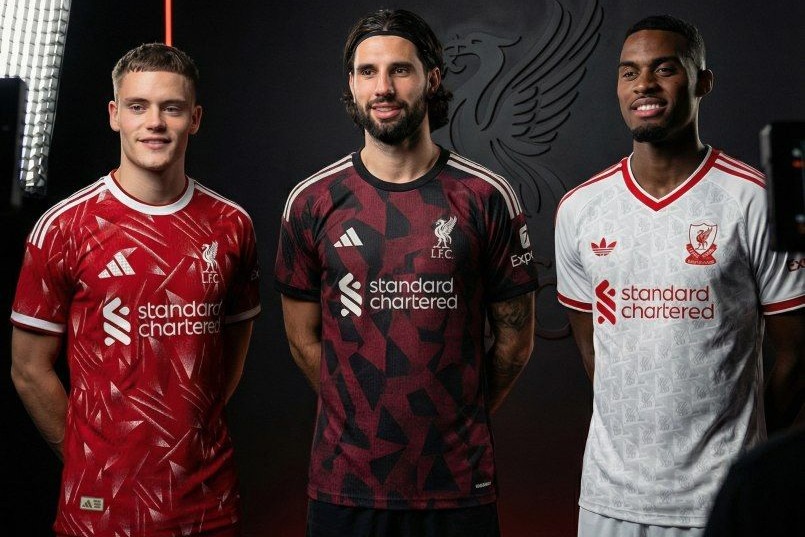 پیراهن لیورپول برای فصل آینده لو رفت!