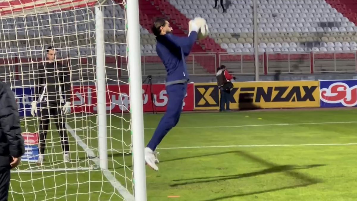 گرم کردن علیرضا بیرانوند در آستانه بازی تراکتور و گل‌گهر