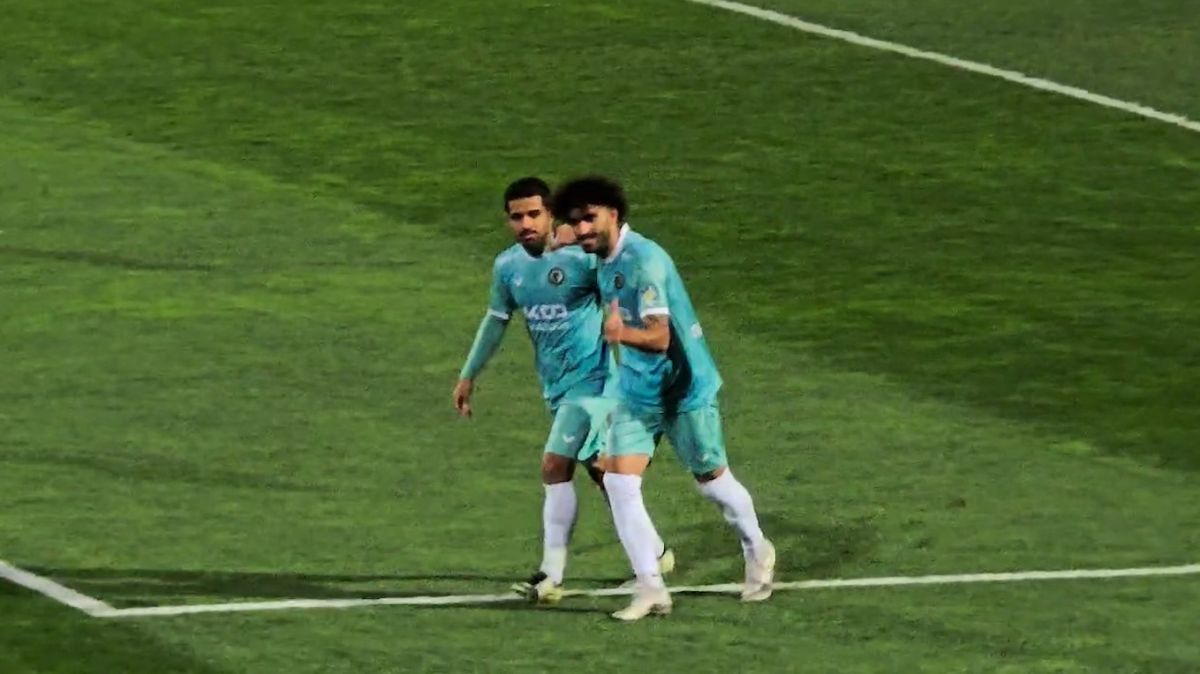 گل آفساید حجت احمدی بازیکن پیکان مقابل سپاهان از زاویه دوربین فوتبالی