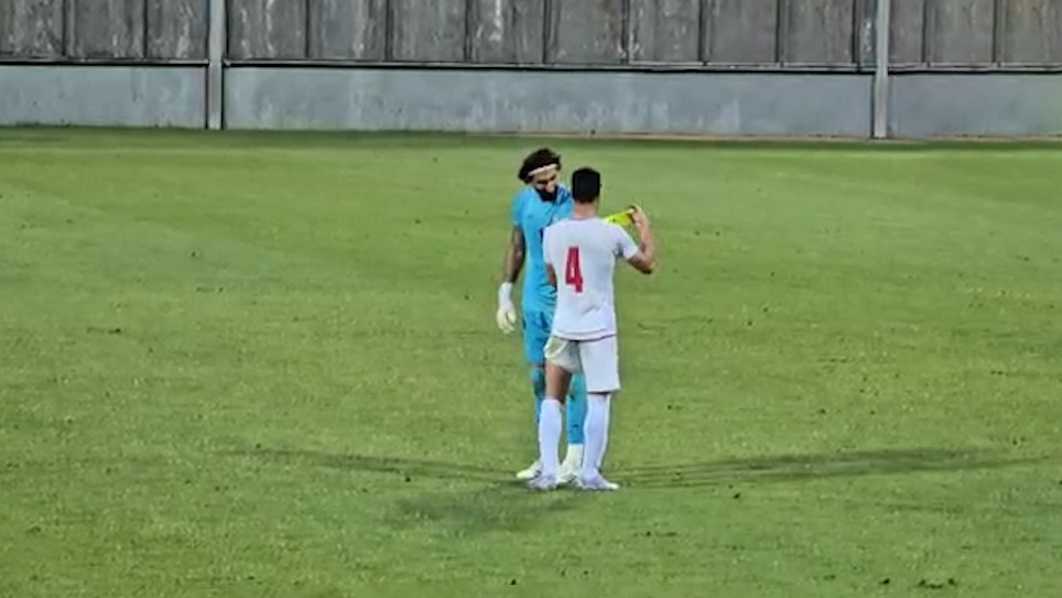 شجاع خلیل زاده بعد از تعویض بازوبند کاپیتانی را به بیرانوند واگذار کرد