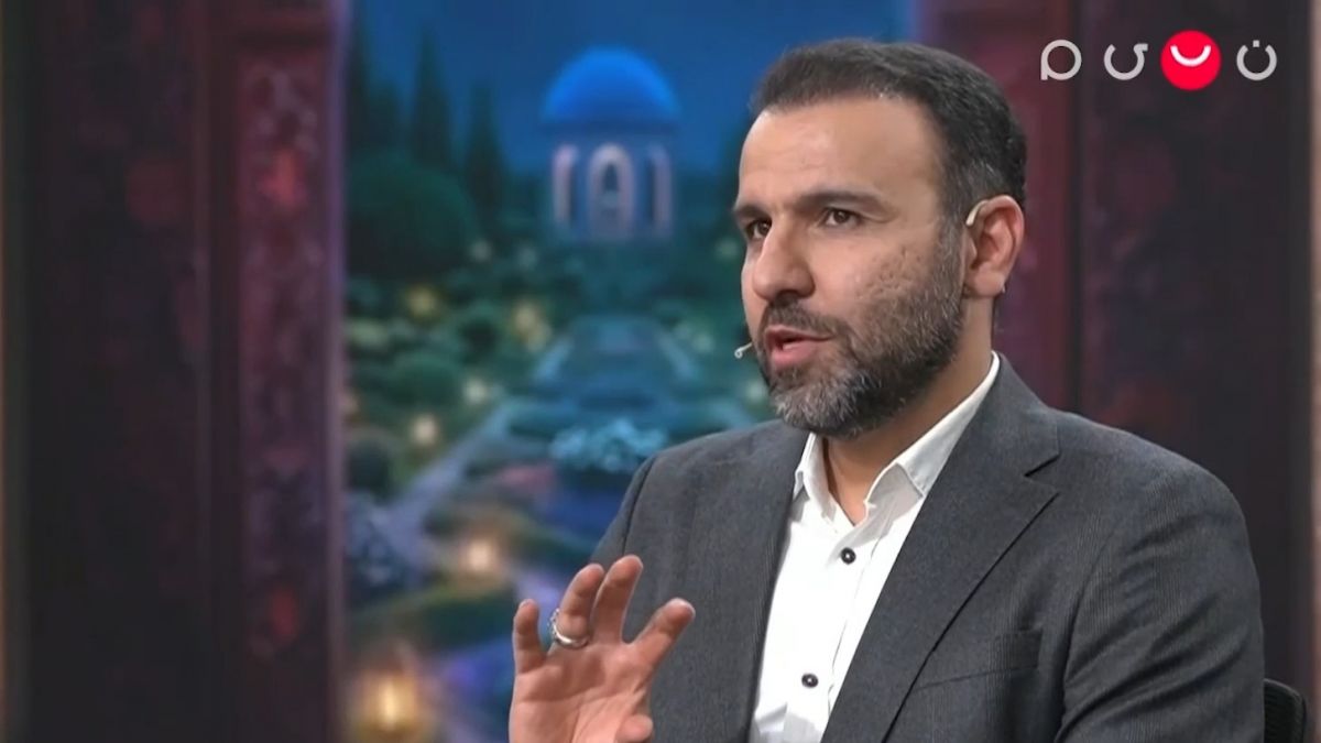 محسن خلیلی: پرسپولیس با استقلال و تراکتور بازی رو در رو دارد و در ادامه لیگ شانس داریم