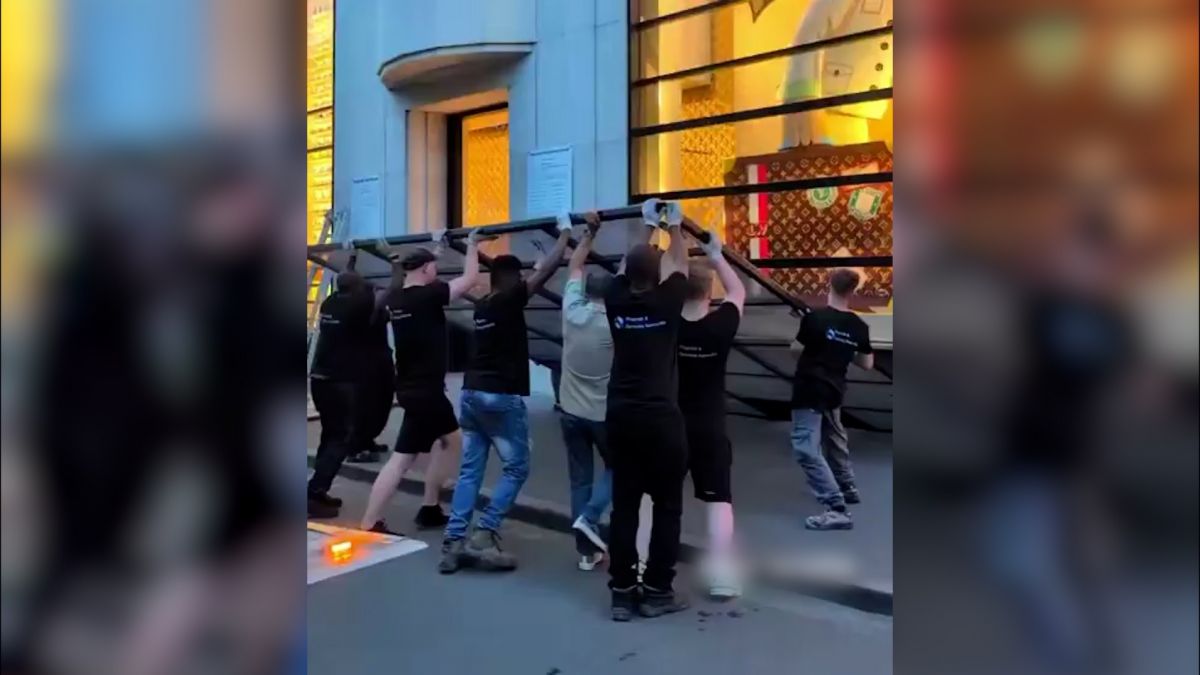 مغازه های پاریس برای بعد از بازیهای فرانسه ایمن سازی شدند