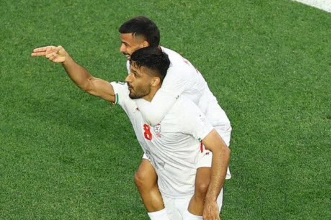 حمایت زلاتان و آنری از گلزن ایران مقابل نیوزیلند