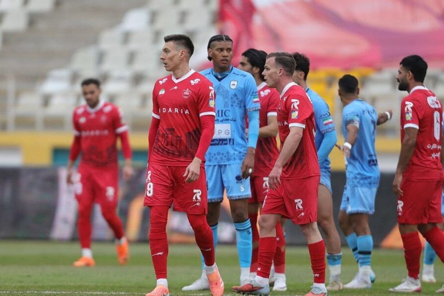 چادرملو میزبان پرسپولیس شد؛ پلی‌آف آسیایی با توقف خنک‌سازی