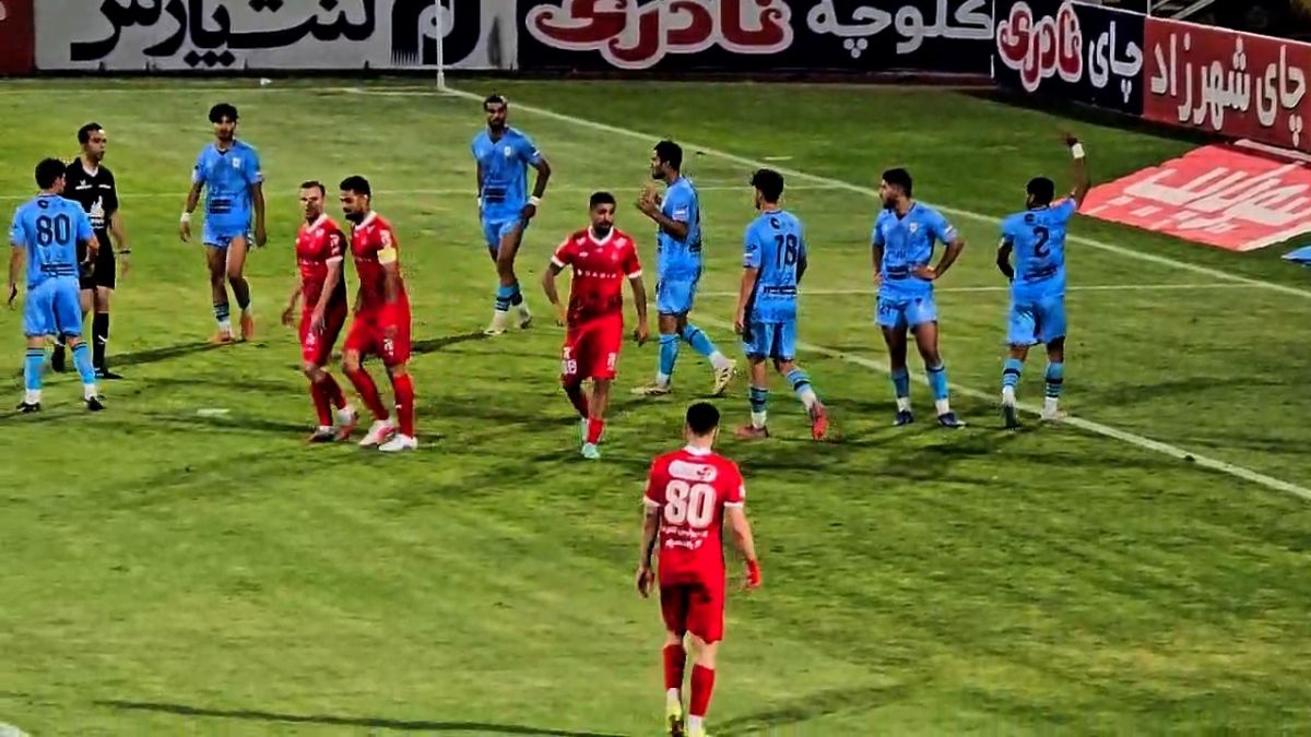 لحظه گل پرسپولیس به چادرملو از زاویه دوربین فوتبالی