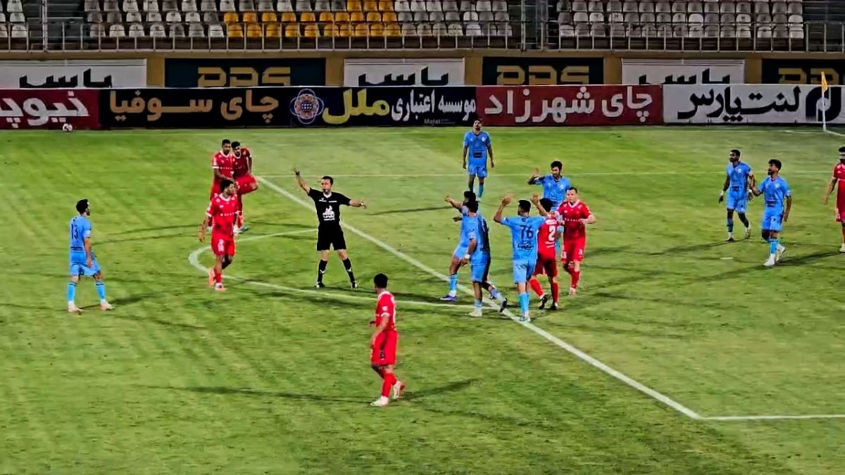 صحنه مشکوک به پنالتی برای پرسپولیس مقابل چادرملو