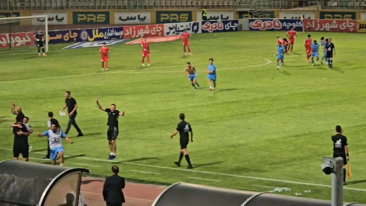 لحظه سوپرگل چادرملو به پرسپولیس از زاویه دوربین فوتبالی