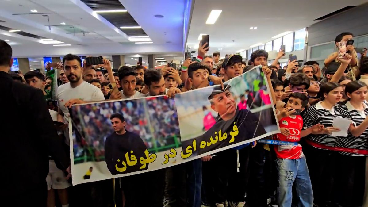 بنر جالب در حاشیه مراسم استقبال از تیم ملی