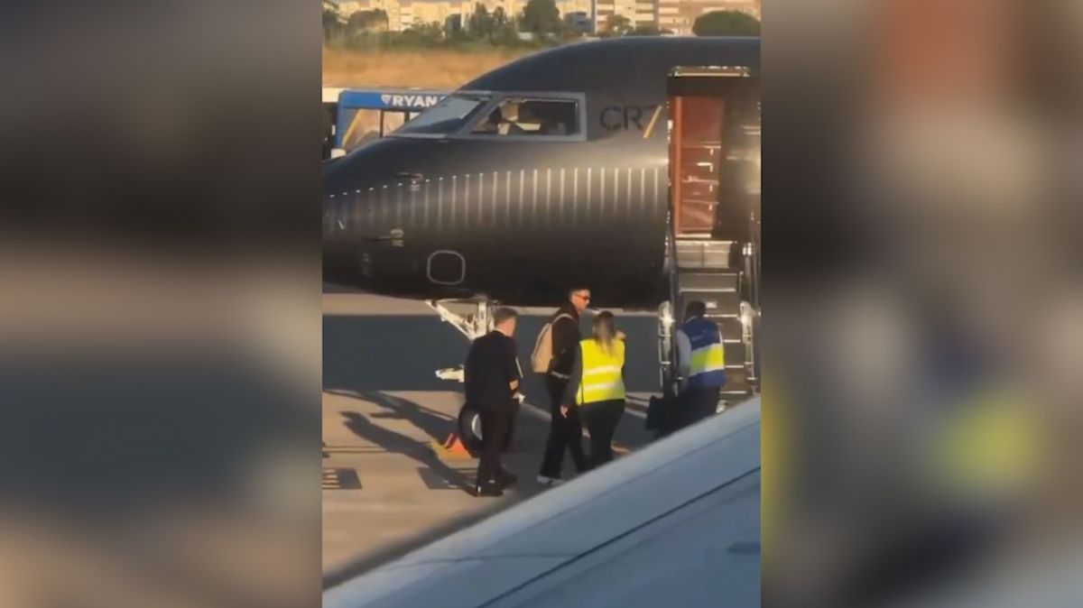 کریستیانو رونالدو پس از ورود به لیسبون، مستقیم به سراغ جت شخصیاش رفت