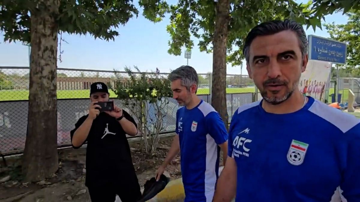 شوخی مهدی رحمتی با خبرنگار فوتبالی در حاشیه مراسم فدراسیون فوتبال