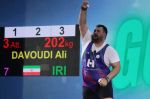 نایب قهرمان المپیک برای استقلال وزنه میزند