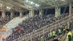 درگیری لفظی و پرتاب بطری بین هواداران فولاد و استقلال
