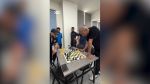 بازی شطرنج یحیی گلمحمدی با دستیارش پیش از نشست خبری دهوک
