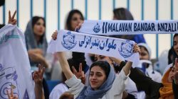 هوشنگ نصیرزاده: این که برخی شعارها از سمت بانوان بود، تاسف آور است