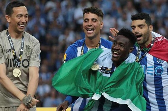 واکنش جالب AFC به درخشش طارمی و قهرمانی در جام حذفی پرتغال عکس