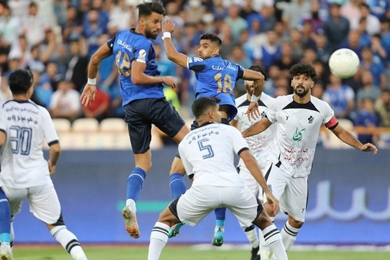 باشگاه استقلال داور بازی با پیکان را محروم کنید این روند باید اصلاح شود