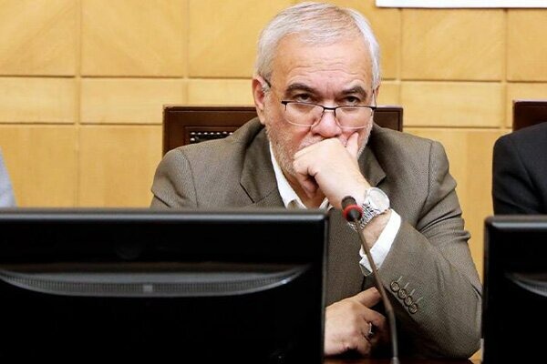 مربی استقلال خطاب به مدیرعامل اسبق سکوت اختیار کن