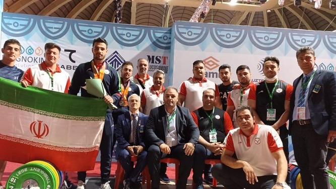 عکس؛ پاداش دلاری به مدال آوران وزنهبرداری در قهرمانی آسیا