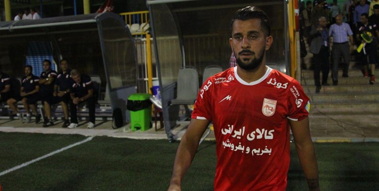 سیدی به من گفتند باید به ماشین سازی بروم نه پولم را دادند نه اجازه بازی دادند