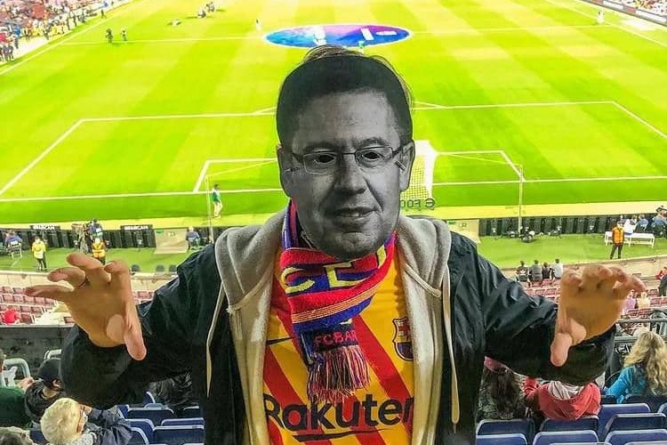 عکس؛ ماسک جالب هوادار بارسلونا برای هالووین؛ جوزپ ماریا بارتومئو