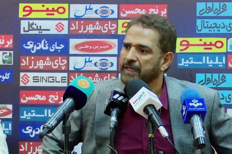 فیروز کریمی داور بازی را بیشتر از اندازه حساس کرد