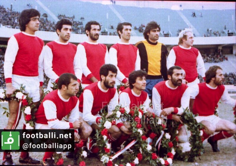 پرسپوليس مدل ٥٦؛ ايستاده ازراست: ويتل، صفريان، ذوالفقارنسب، ايرانپاك، عزيزى، الله وردى نشسته ازراست: خوردبين، دادكان، درخشان، مايلى كهن، پروين