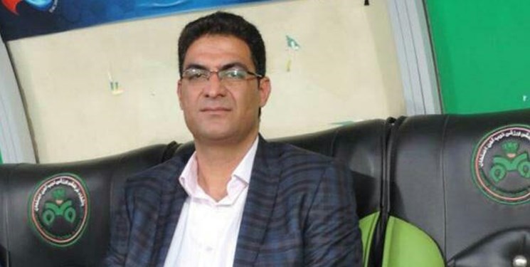 فتاحی: نفت مسجد سلیمان با 11 نفر دفاع میکرد/ هواداران در بازی با پرسپولیس فقط سپاهان را تشویق کنند