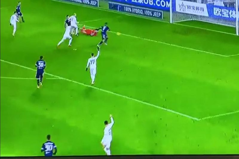 عکس؛ تلاش ناکام رونالدو برای گل کردن دروازه خالی!