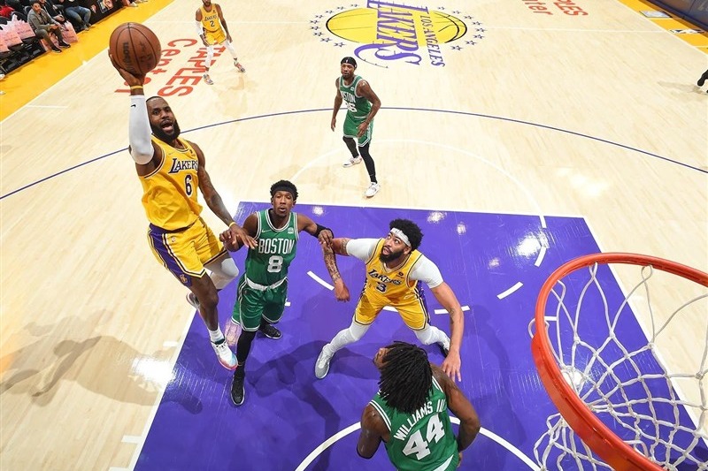 لیگ NBA| شکست دالاس در خانه/ لیکرز بر بوستون غلبه کرد+ عکس