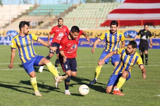 اعتراض مازندرانیها و دخالت ناظر فدراسیون/ پیگیری بازی پرسپولیس و سپاهان در اصفهان