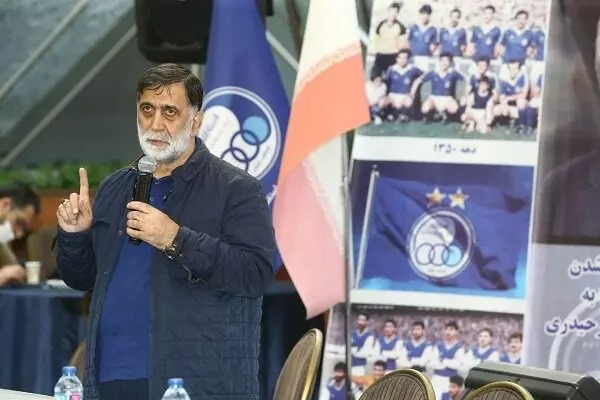 آجرلو: نباید دستمان جلوی کسی دراز باشد/ اتحاد فوتبالیها ثروت میآورد