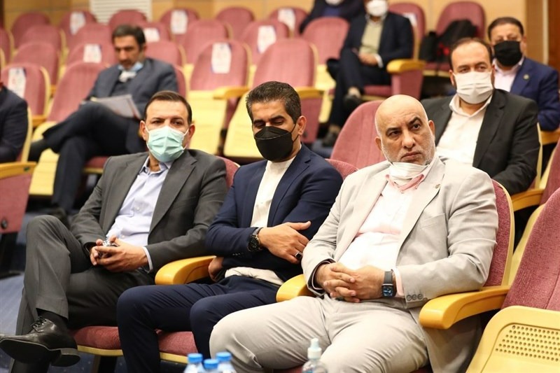 کامرانیفر: باشگاهها به جای رفع مشکلات، توپ را به زمین دیگران میاندازند/ مدیران سابق استقلال و پرسپولیس پاسخ دهند