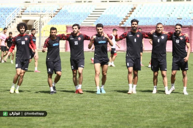 گزارش تمرین پرسولیس/ تمرین آدینه سرخپوشان با حضور تاجیکیها برگزار شد