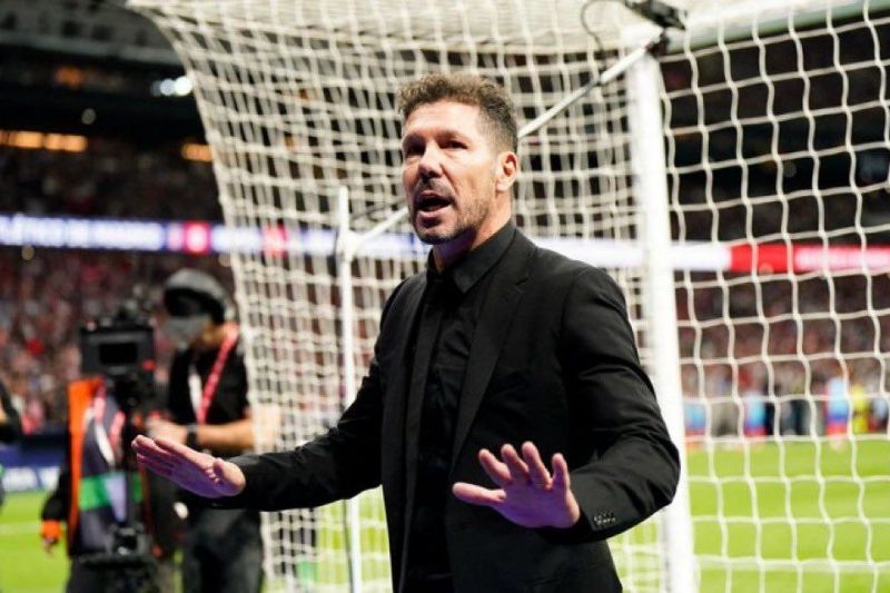 لحظهای که سیمئونه به دنبال آرام کردن هواداران اتلتیکو مادرید بود