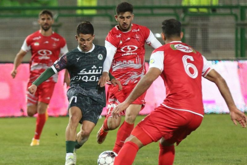 طاهرخانی در گفتوگو با فوتبالی: ضربه پورعلی گنجی خیلی دردآور بود؛ دوستان پرسپولیسیام هم گفتند پنالتی بوده است!